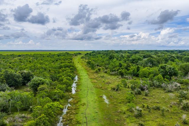 208 Cr 208, Danbury, TX 77534