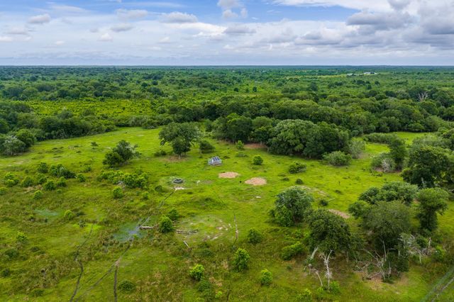 208 Cr 208, Danbury, TX 77534