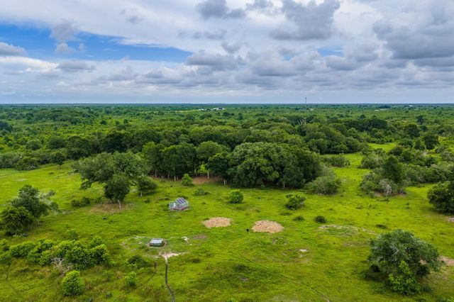 208 Cr 208, Danbury, TX 77534
