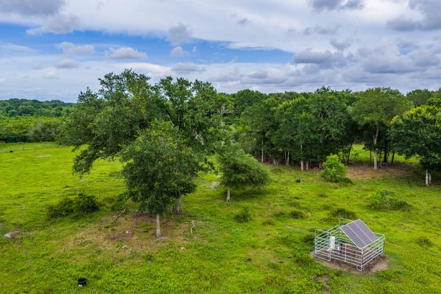 208 Cr 208, Danbury, TX 77534