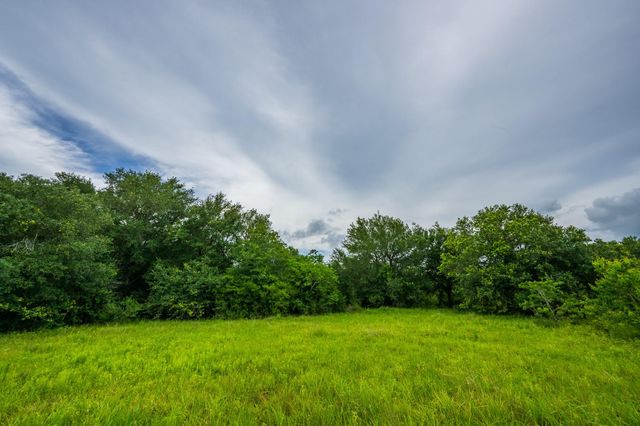 208 Cr 208, Danbury, TX 77534