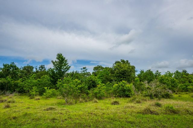 208 Cr 208, Danbury, TX 77534