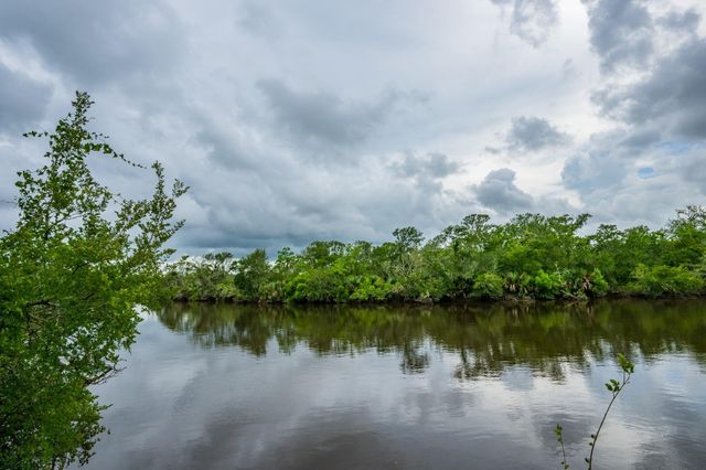 208 Cr 208, Danbury, TX 77534