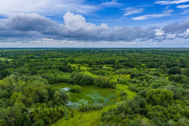 208 Cr 208, Danbury, TX 77534