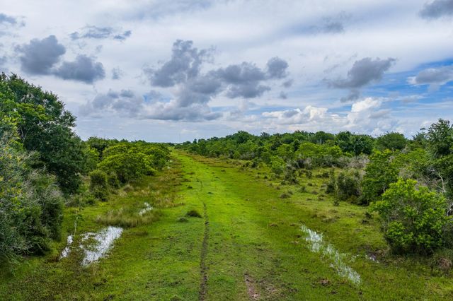 208 Cr 208, Danbury, TX 77534