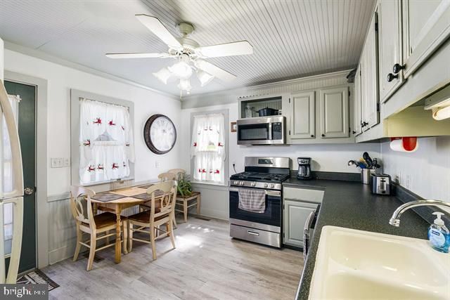 160 HONEYSUCKLE LN, Stanley, VA 22851