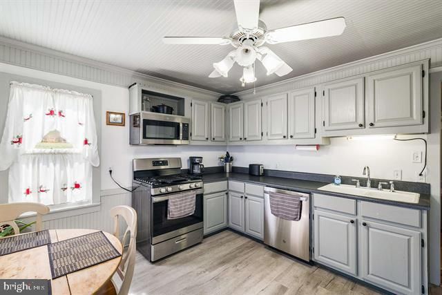 160 HONEYSUCKLE LN, Stanley, VA 22851