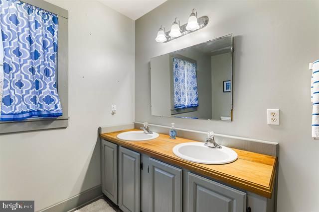 160 HONEYSUCKLE LN, Stanley, VA 22851