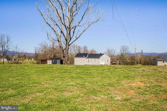 160 HONEYSUCKLE LN, Stanley, VA 22851