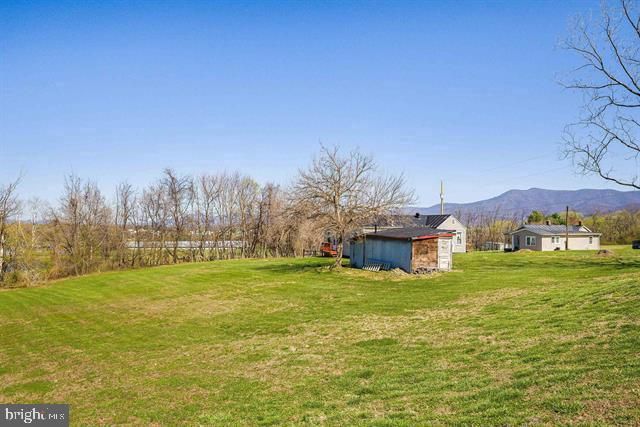 160 HONEYSUCKLE LN, Stanley, VA 22851