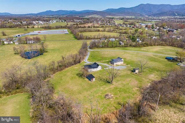 160 HONEYSUCKLE LN, Stanley, VA 22851