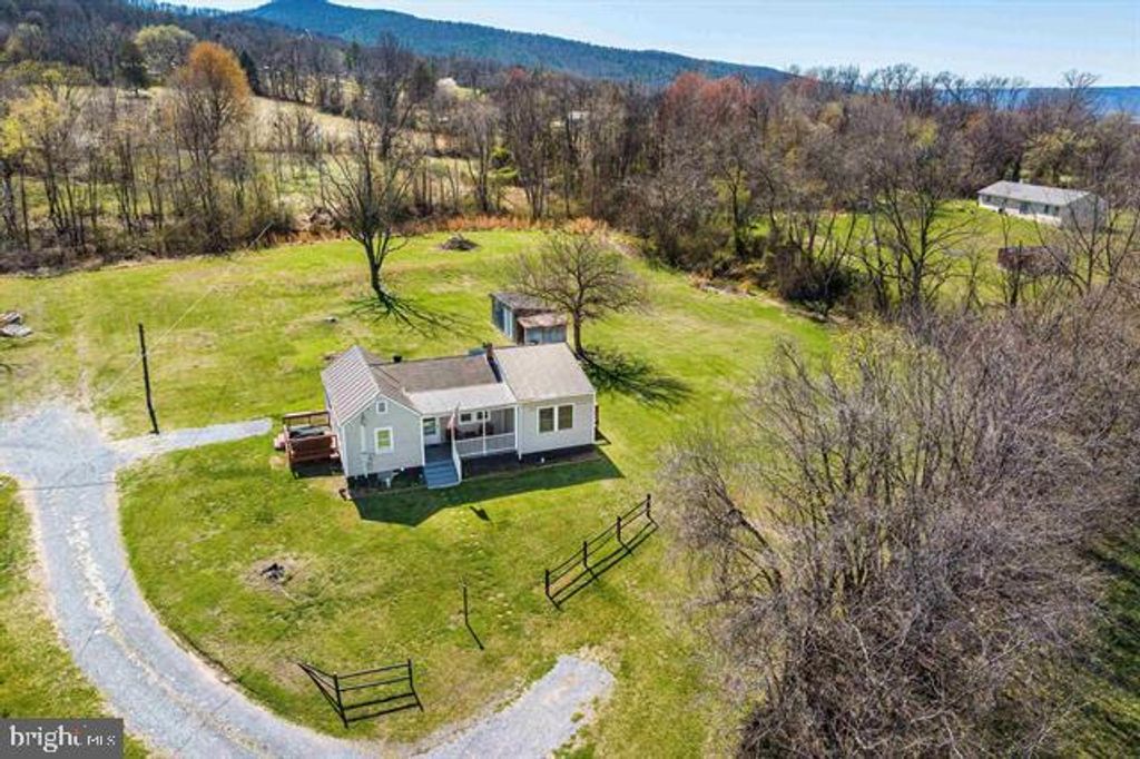 160 HONEYSUCKLE LN, Stanley, VA 22851