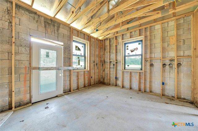 2755 Washburn Road, Luling, TX 78648