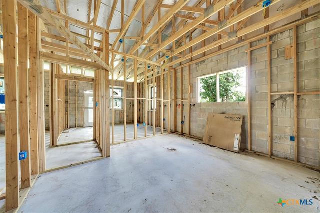 2755 Washburn Road, Luling, TX 78648