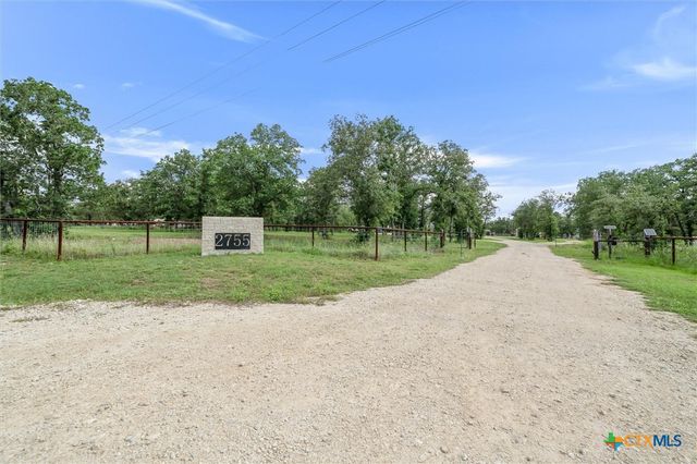 2755 Washburn Road, Luling, TX 78648