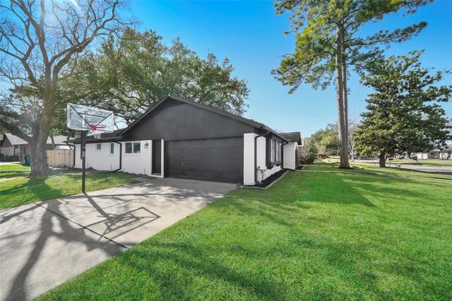 9703 Philmont Drive, Houston, TX 77080