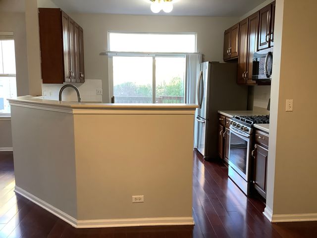 75 Woodview Drive, Glen Ellyn, IL 60137