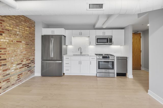 4637 N Ashland Avenue 204, Chicago, IL 60640