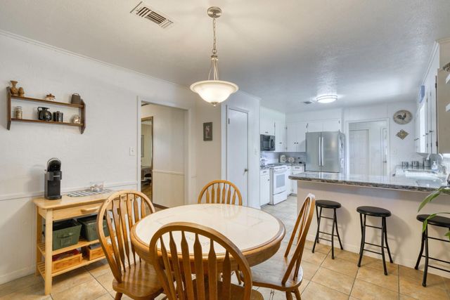 309 Heath Avenue, Madisonville, TX 77864