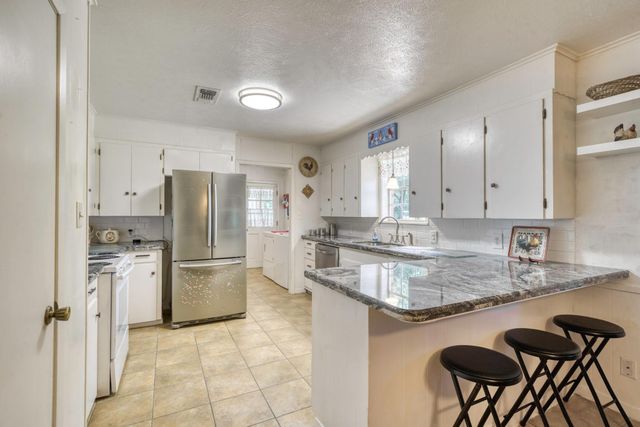 309 Heath Avenue, Madisonville, TX 77864