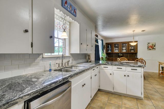 309 Heath Avenue, Madisonville, TX 77864
