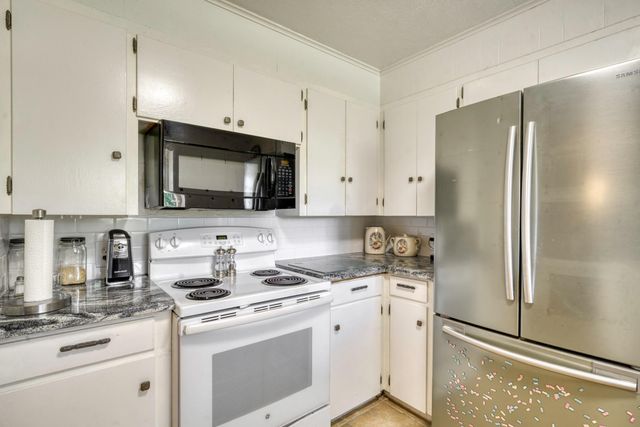 309 Heath Avenue, Madisonville, TX 77864