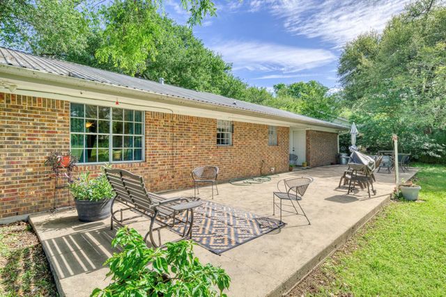 309 Heath Avenue, Madisonville, TX 77864