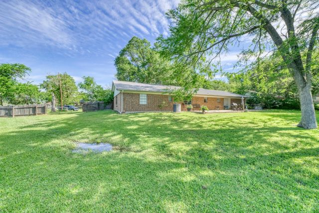 309 Heath Avenue, Madisonville, TX 77864