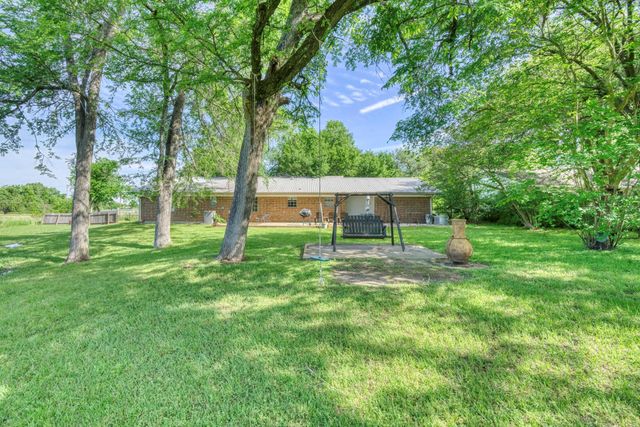 309 Heath Avenue, Madisonville, TX 77864