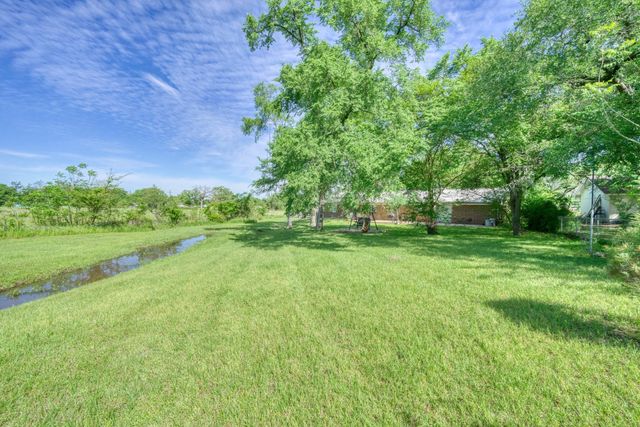 309 Heath Avenue, Madisonville, TX 77864