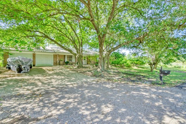 309 Heath Avenue, Madisonville, TX 77864
