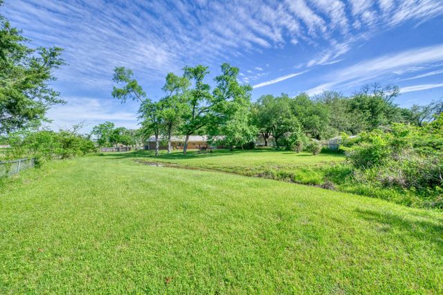 309 Heath Avenue, Madisonville, TX 77864