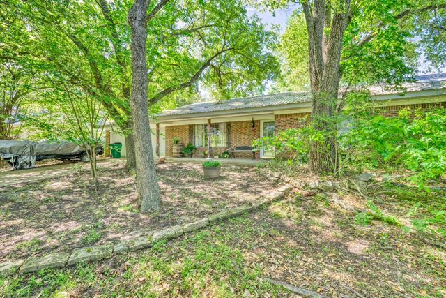 309 Heath Avenue, Madisonville, TX 77864