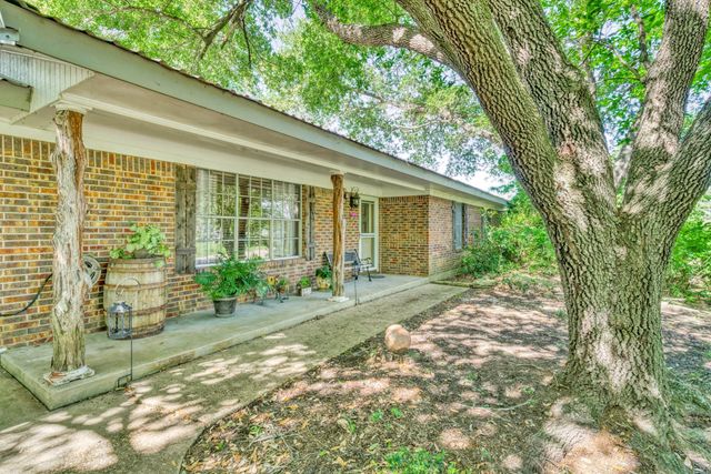 309 Heath Avenue, Madisonville, TX 77864