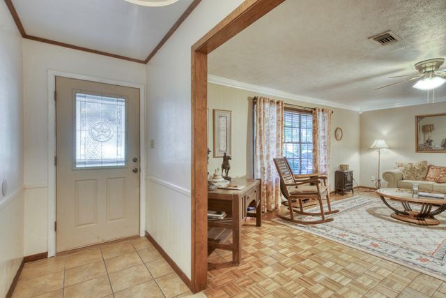 309 Heath Avenue, Madisonville, TX 77864