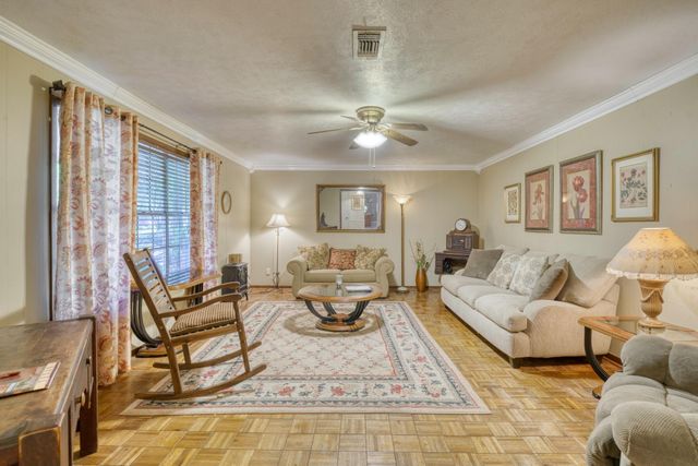 309 Heath Avenue, Madisonville, TX 77864