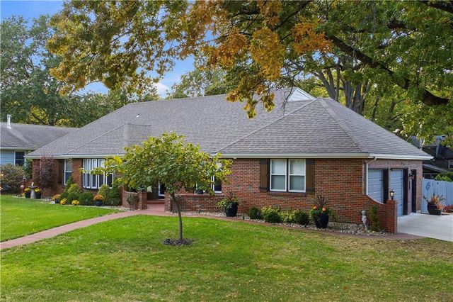 6300 Dearborn Drive, Mission, KS 66202