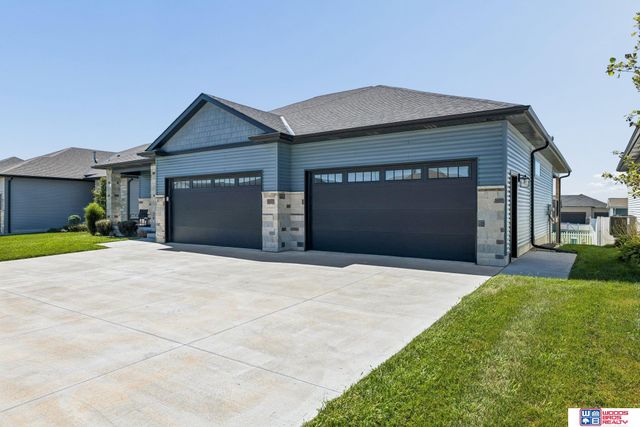 8737 S 83rd Court, Lincoln, NE 68516