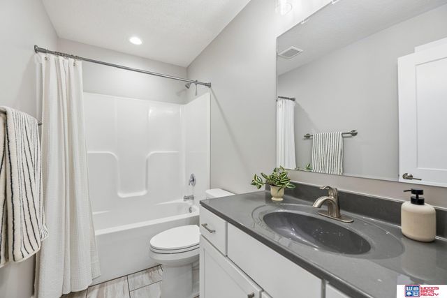 8737 S 83rd Court, Lincoln, NE 68516