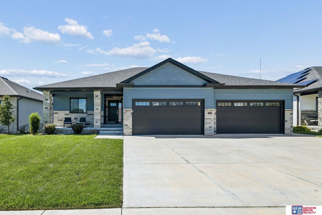 8737 S 83rd Court, Lincoln, NE 68516