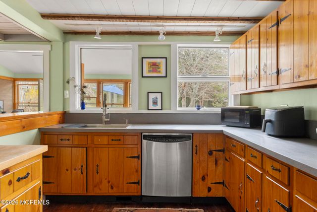 52 Littleworth Road, Manahawkin, NJ 08050