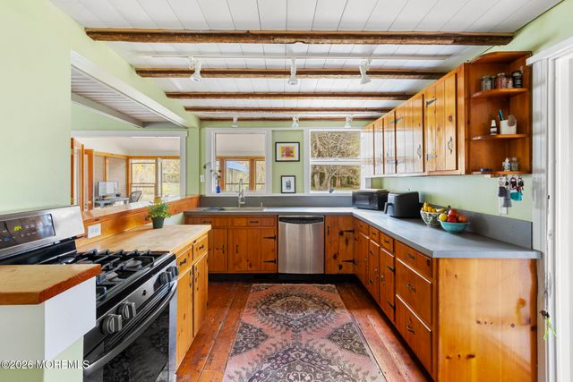 52 Littleworth Road, Manahawkin, NJ 08050