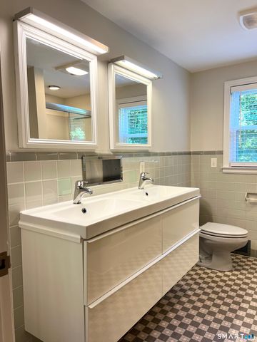 1360 Main Street, Glastonbury, CT 06033