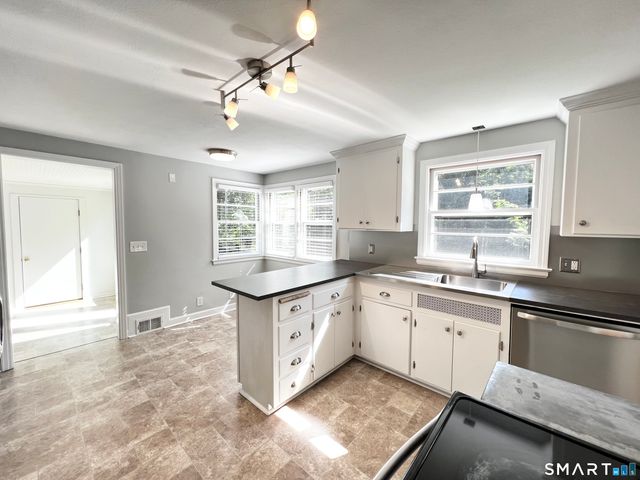 1360 Main Street, Glastonbury, CT 06033