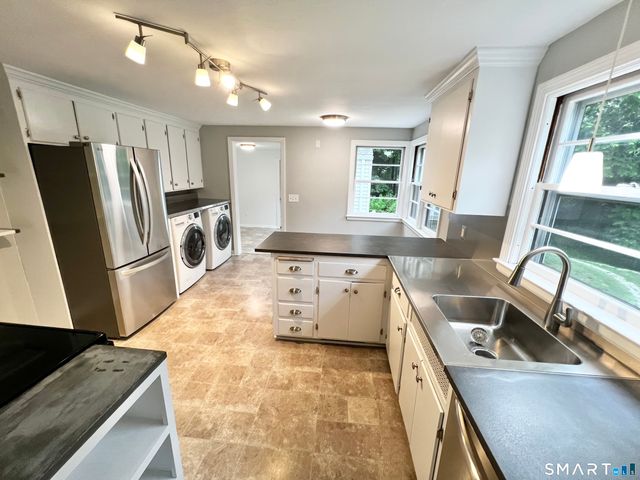 1360 Main Street, Glastonbury, CT 06033
