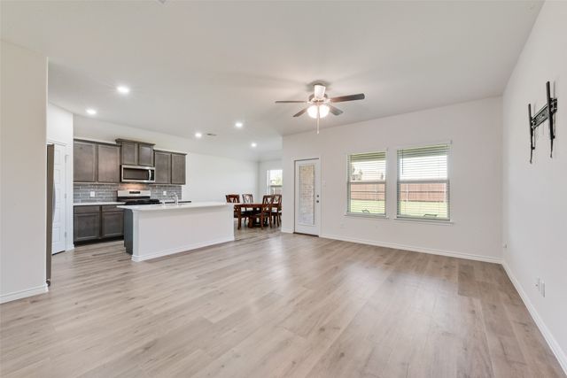 727 Dove Haven Way, Lavon, TX 75166