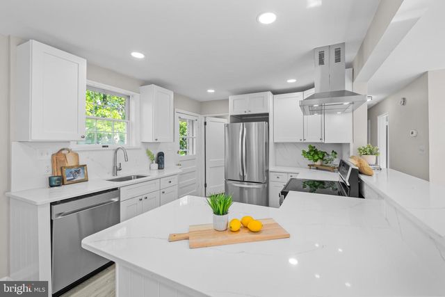 2520 BUCKELEW DR, Falls Church, VA 22046