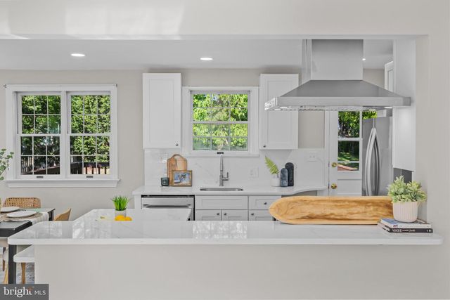 2520 BUCKELEW DR, Falls Church, VA 22046