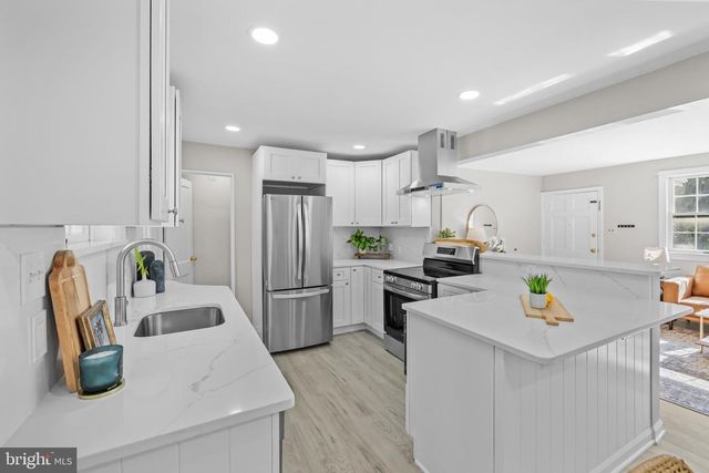 2520 BUCKELEW DR, Falls Church, VA 22046
