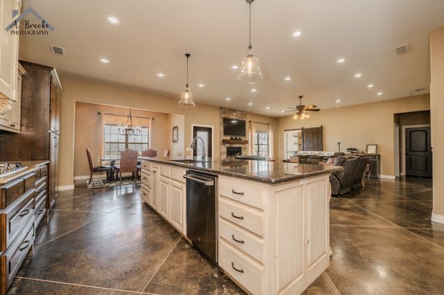 9118 Hall, Iowa Park, TX 76367